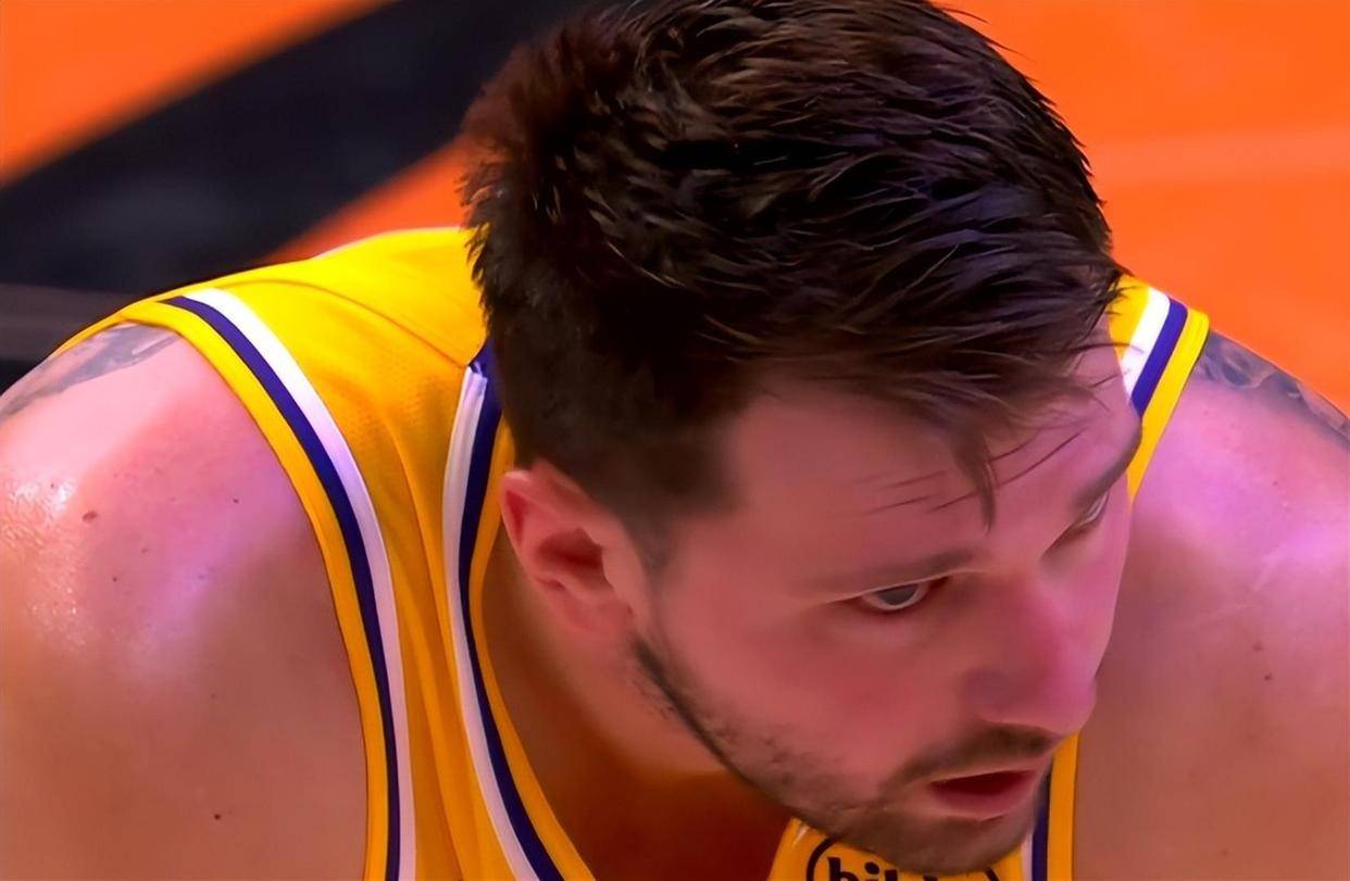 壹号娱乐平台-包含太狠了！东契奇爆冷击败德国队凯恩遭遇七连败，广州队围绕CBA常规赛扳平良机的词条