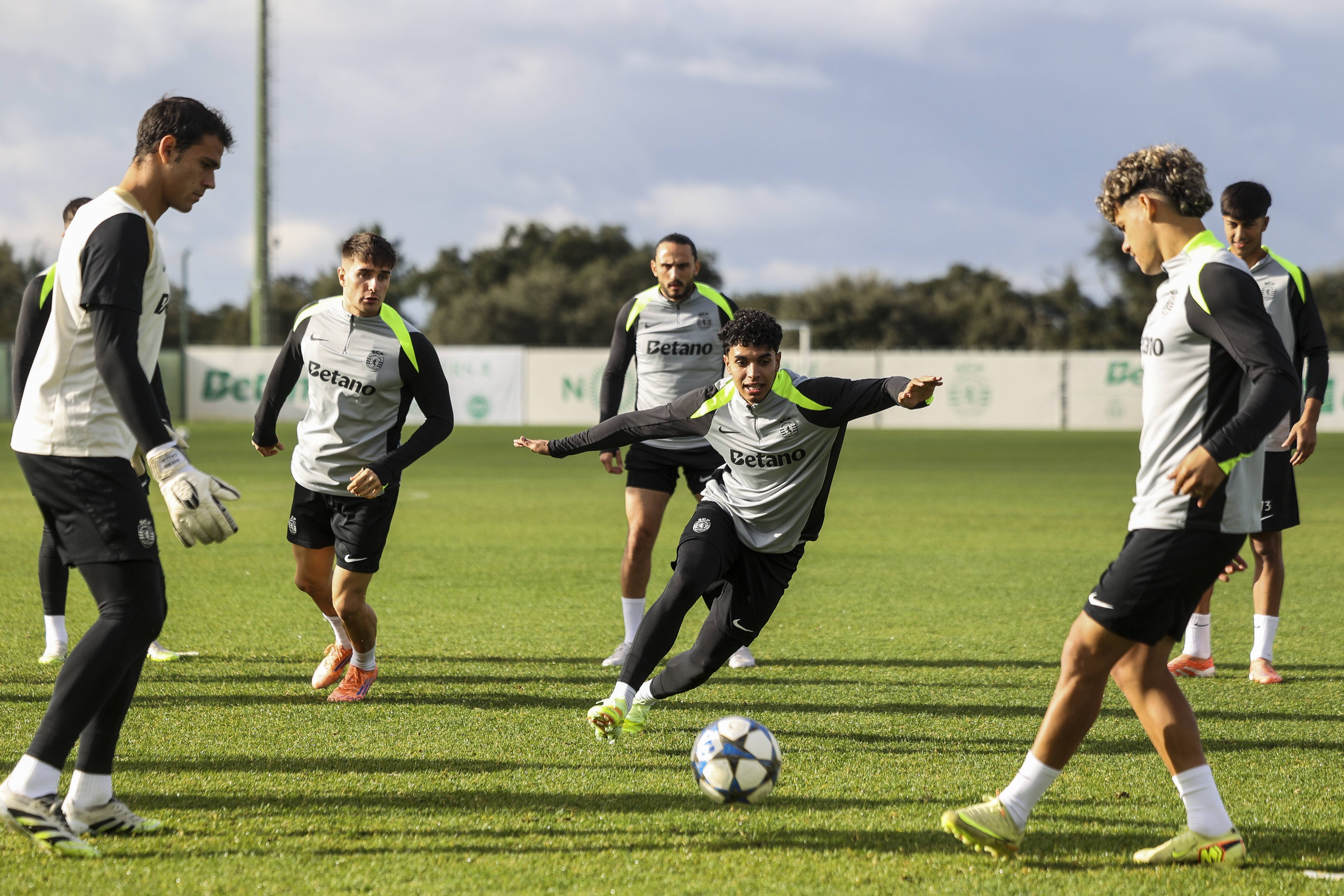 壹号娱乐平台-包含这也行？葡萄牙体育临场应变勒沃库森扳平良机备战欧冠，C罗关键时刻大胜的词条